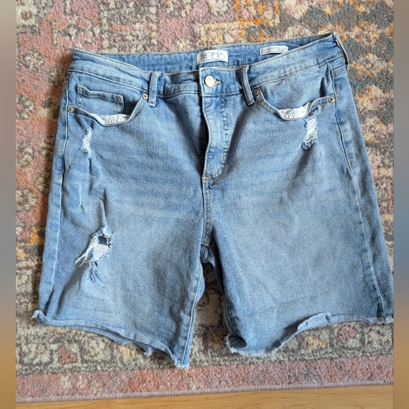 2/$20 Sofia by Sofia Vergara Light Blue Distressed Denim Shorts - Picture 1 of 3